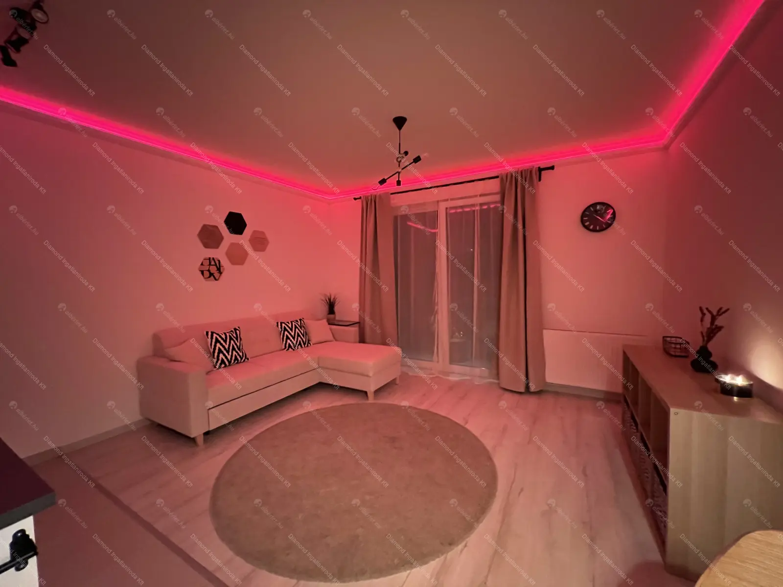 Kiadó albérlet 270000 Ft/hó áron: Budapest, VIII. kerület  Corvin sétány. Mérete: 35 nm, 1 szobás | Alberlet.hu - 6703335