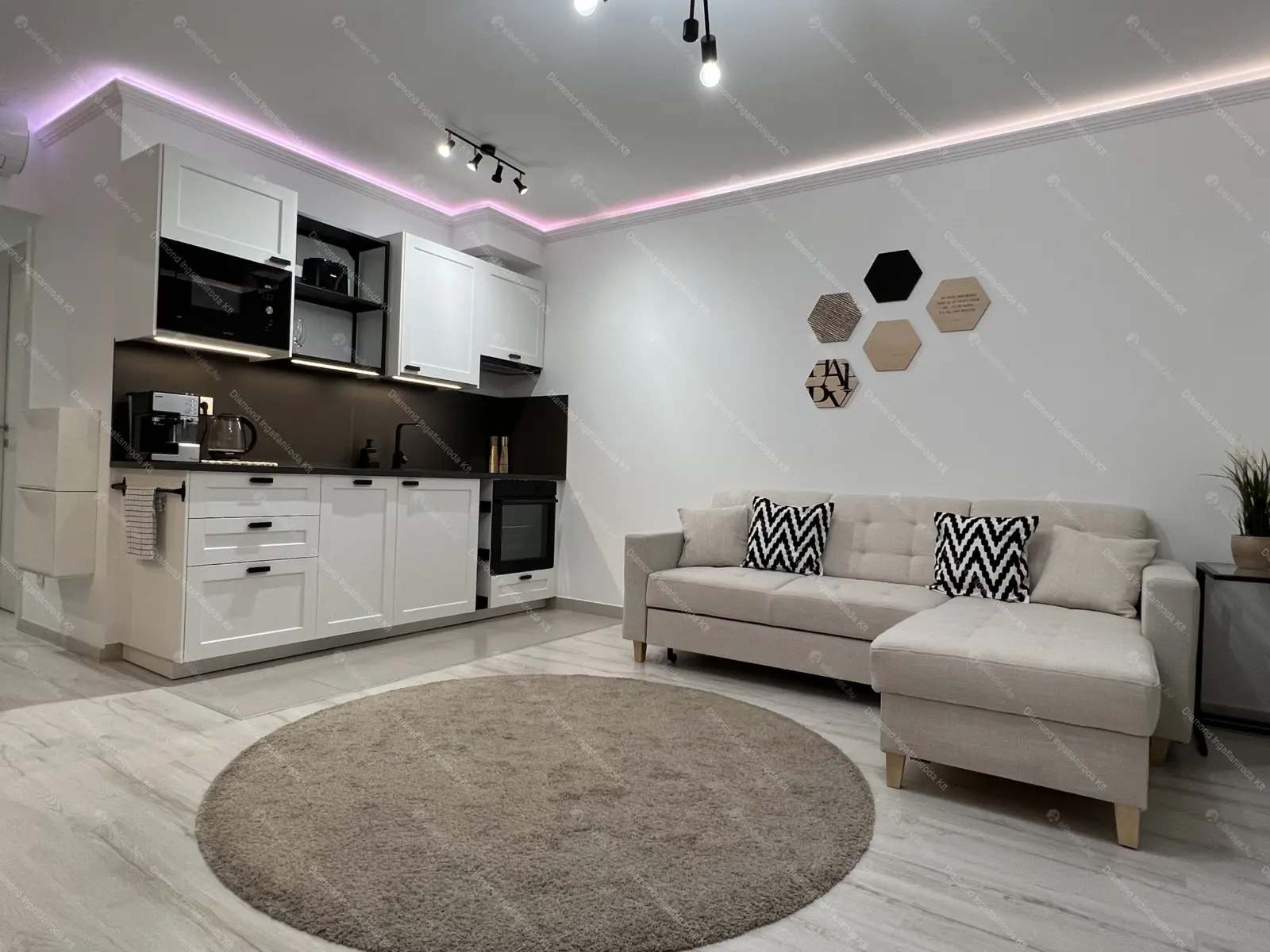 Kiadó albérlet 270000 Ft/hó áron: Budapest, VIII. kerület  Corvin sétány. Mérete: 35 nm, 1 szobás | Alberlet.hu - 6703337