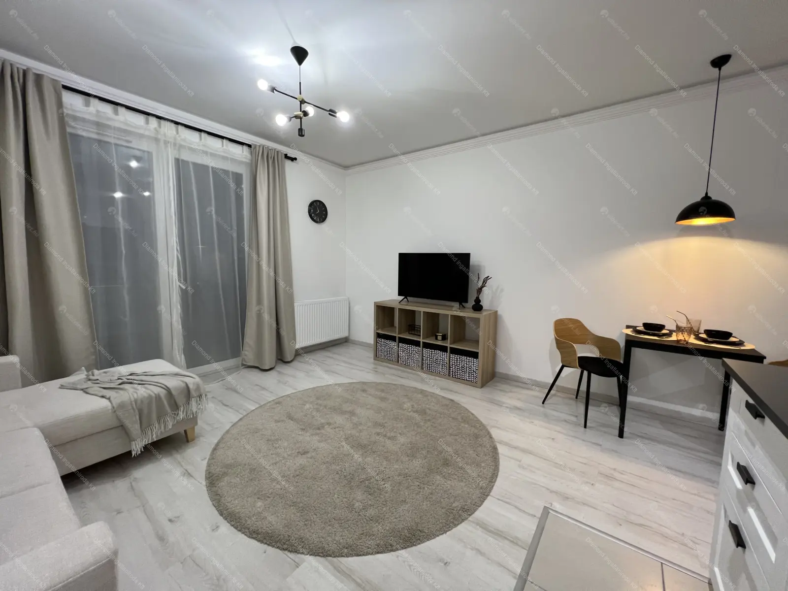 Kiadó albérlet 270000 Ft/hó áron: Budapest, VIII. kerület  Corvin sétány. Mérete: 35 nm, 1 szobás | Alberlet.hu - 6703346