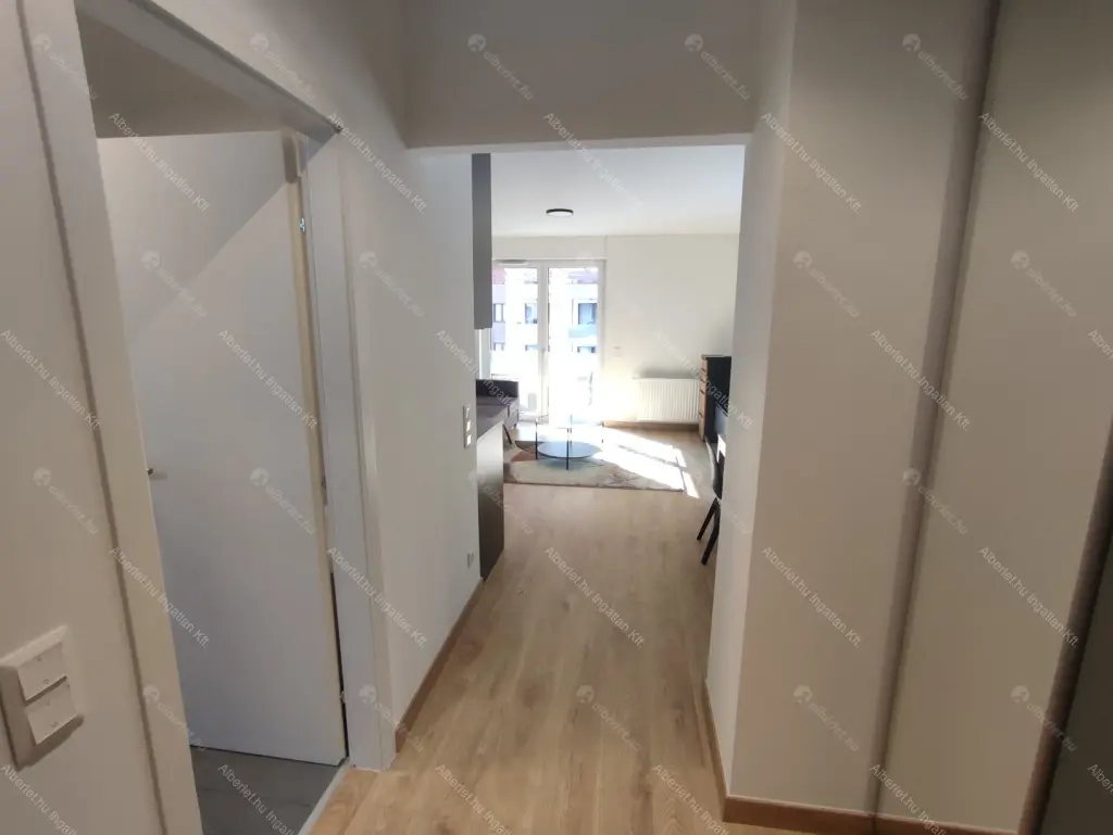 Kiadó albérlet 220000 Ft/hó áron: Budapest, VIII. kerület  Corvin sétány. Mérete: 36 nm, 1 szobás | Alberlet.hu - 6676182