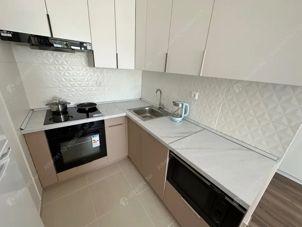 Kiadó albérlet 305000 Ft/hó áron: Budapest, VIII. kerület  Corvin sétány. Mérete: 38 nm, 2 szobás | Alberlet.hu - 6592865