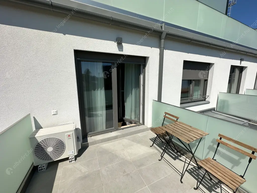 Kiadó albérlet 305000 Ft/hó áron: Budapest, VIII. kerület  Corvin sétány. Mérete: 38 nm, 2 szobás | Alberlet.hu - 6592869