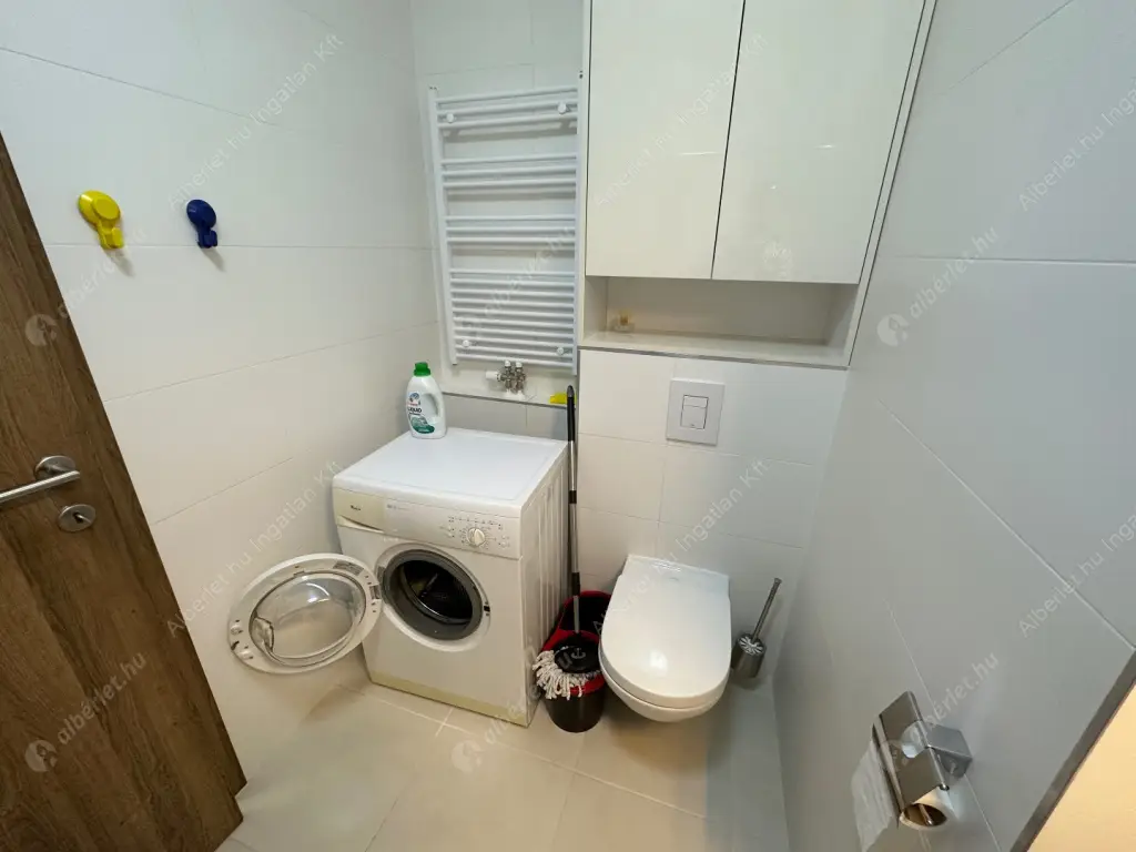 Kiadó albérlet 305000 Ft/hó áron: Budapest, VIII. kerület  Corvin sétány. Mérete: 38 nm, 2 szobás | Alberlet.hu - 6592872