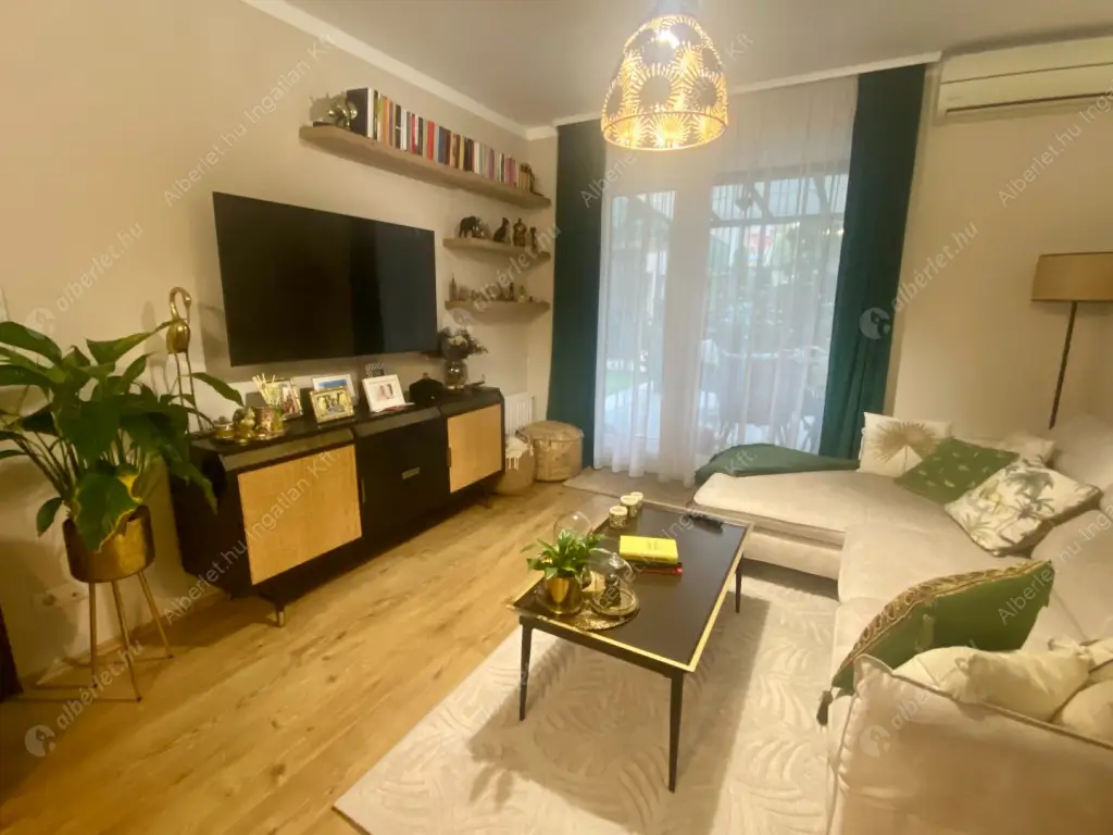 Kiadó albérlet 350000 Ft/hó áron: Budapest, VIII. kerület  Corvin sétány. Mérete: 43 nm, 2 szobás | Alberlet.hu - 6586697