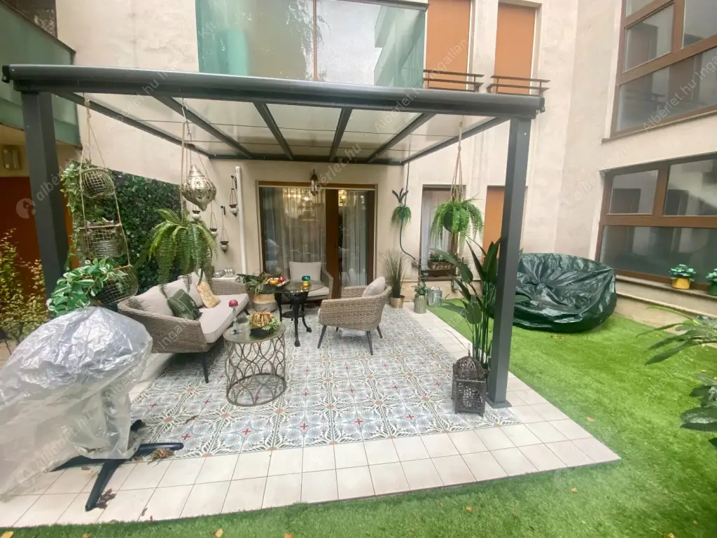 Kiadó albérlet 350000 Ft/hó áron: Budapest, VIII. kerület  Corvin sétány. Mérete: 43 nm, 2 szobás | Alberlet.hu - 6586701