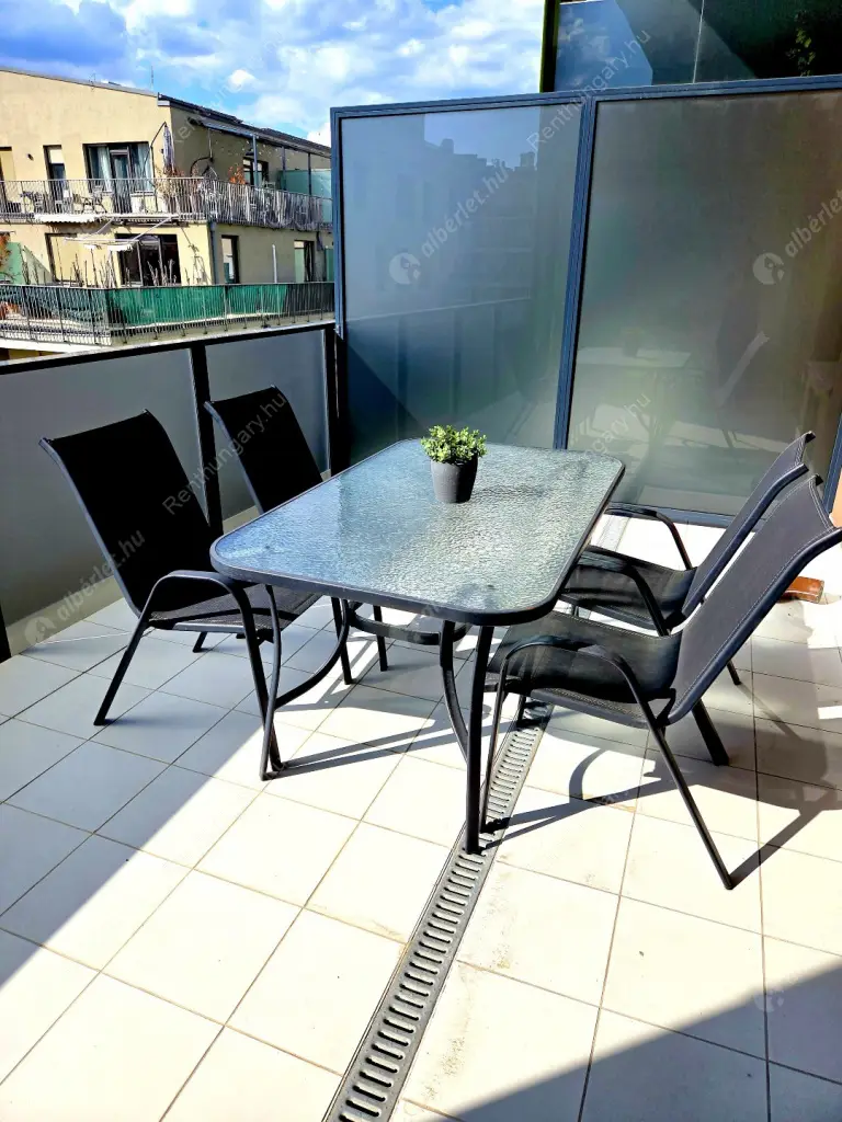 Kiadó albérlet 360000 Ft/hó áron: Budapest, VIII. kerület  Corvin sétány. Mérete: 44 nm, 2 szobás | Alberlet.hu - 6558916