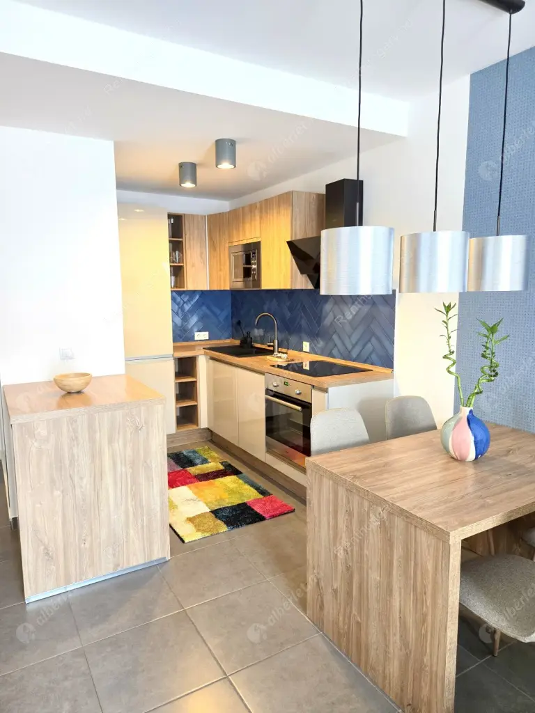 Kiadó albérlet 360000 Ft/hó áron: Budapest, VIII. kerület  Corvin sétány. Mérete: 44 nm, 2 szobás | Alberlet.hu - 6558920