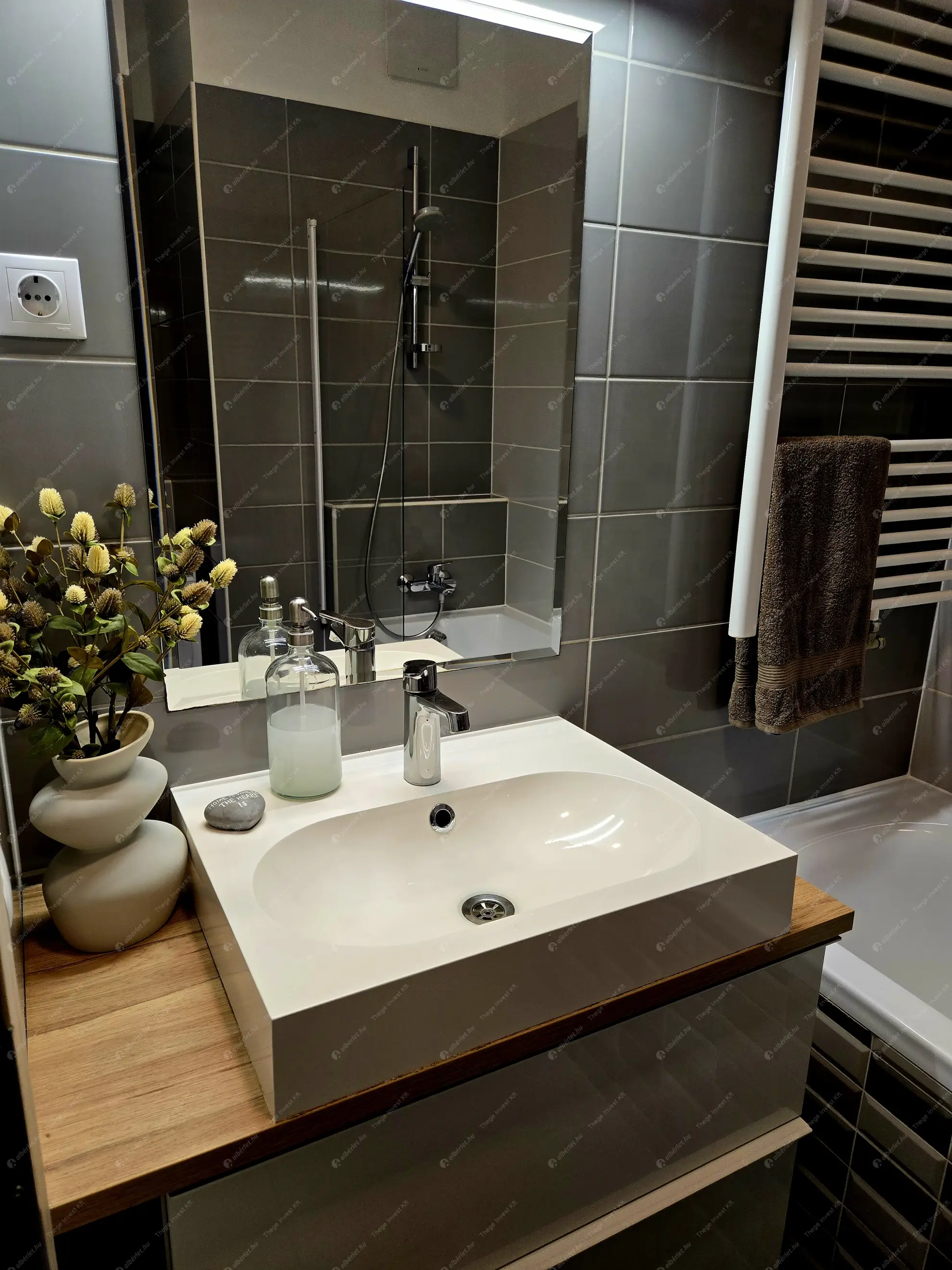 Kiadó albérlet 330000 Ft/hó áron: Budapest, VIII. kerület  Corvin sétány. Mérete: 44 nm, 2 szobás | Alberlet.hu - 6562935