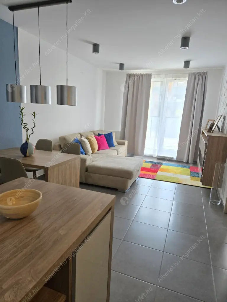 Kiadó albérlet 360000 Ft/hó áron: Budapest, VIII. kerület  Corvin sétány. Mérete: 44 nm, 2 szobás | Alberlet.hu - 6574886