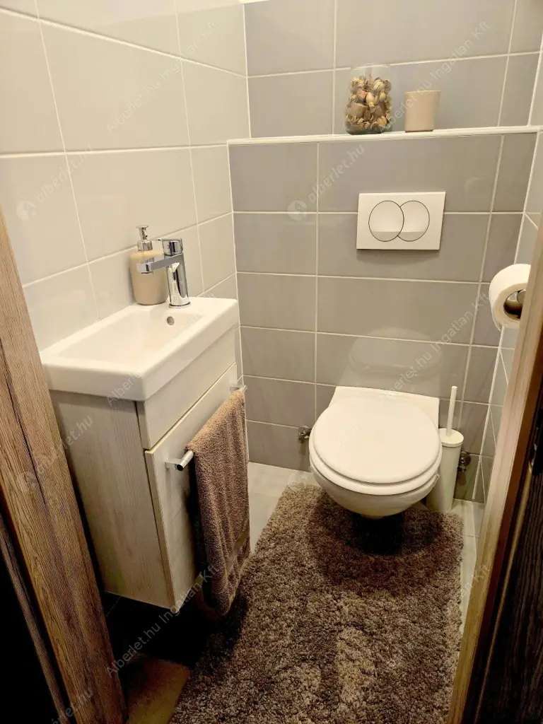 Kiadó albérlet 360000 Ft/hó áron: Budapest, VIII. kerület  Corvin sétány. Mérete: 44 nm, 2 szobás | Alberlet.hu - 6574891