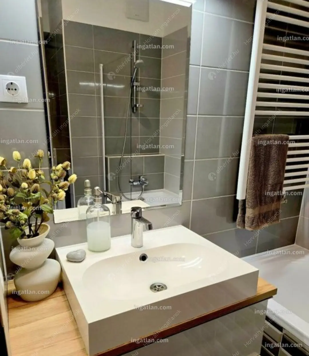 Kiadó albérlet 340000 Ft/hó áron: Budapest, VIII. kerület  Corvin sétány. Mérete: 44 nm, 2 szobás | Alberlet.hu - 6609233