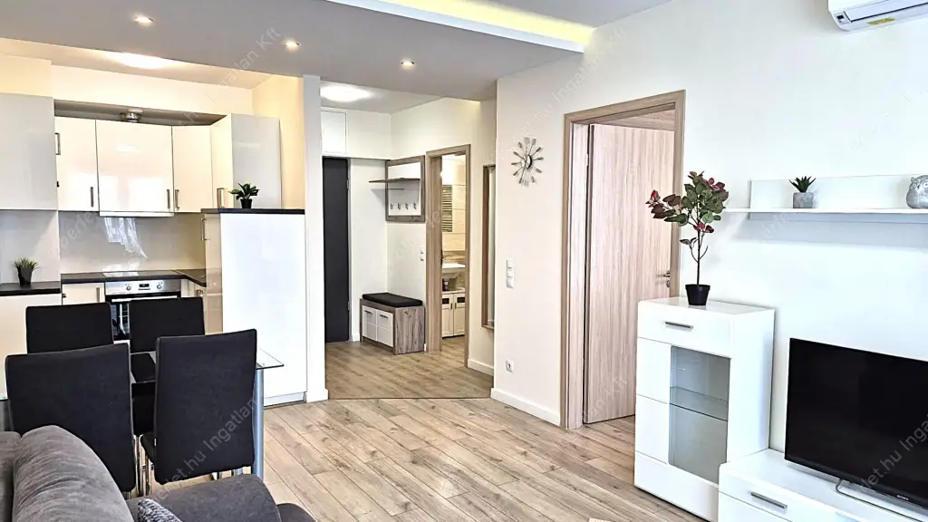 Kiadó albérlet 345000 Ft/hó áron: Budapest, VIII. kerület  Corvin sétány. Mérete: 44 nm, 2 szobás | Alberlet.hu - 6628811