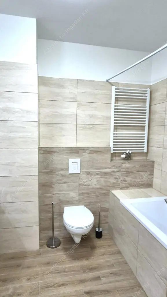 Kiadó albérlet 345000 Ft/hó áron: Budapest, VIII. kerület  Corvin sétány. Mérete: 44 nm, 2 szobás | Alberlet.hu - 6628817