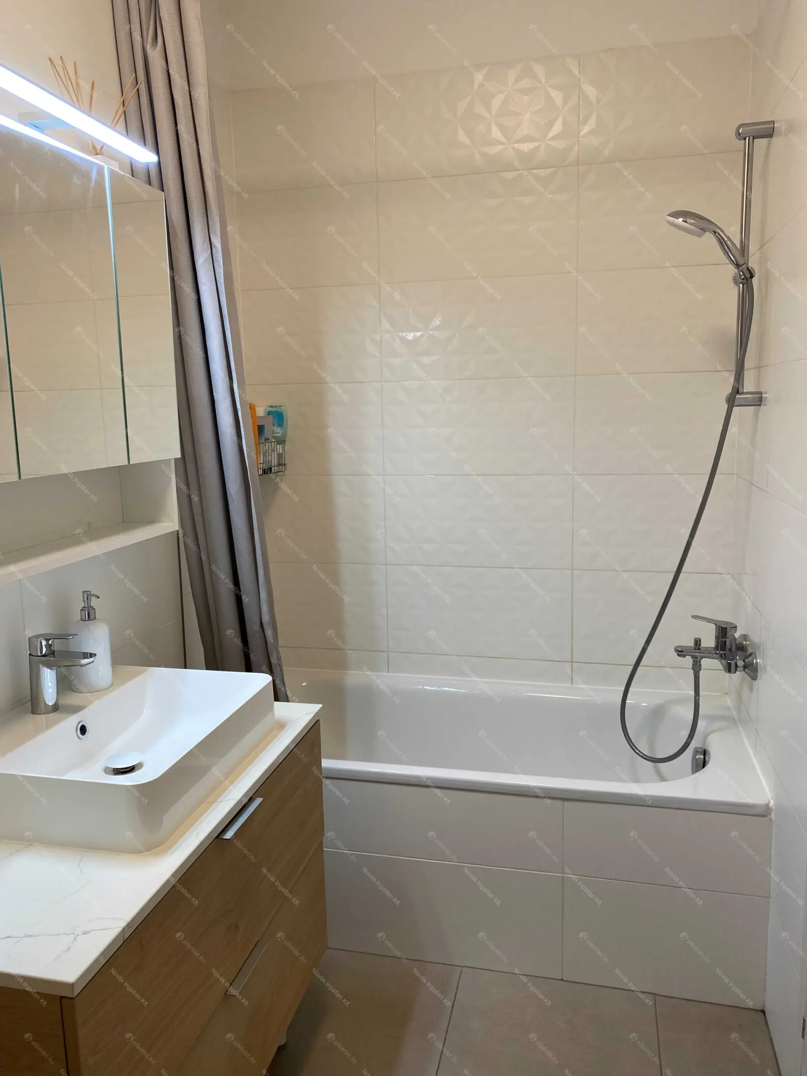 Kiadó albérlet 340000 Ft/hó áron: Budapest, VIII. kerület  Corvin sétány. Mérete: 45 nm, 2 szobás | Alberlet.hu - 6697173