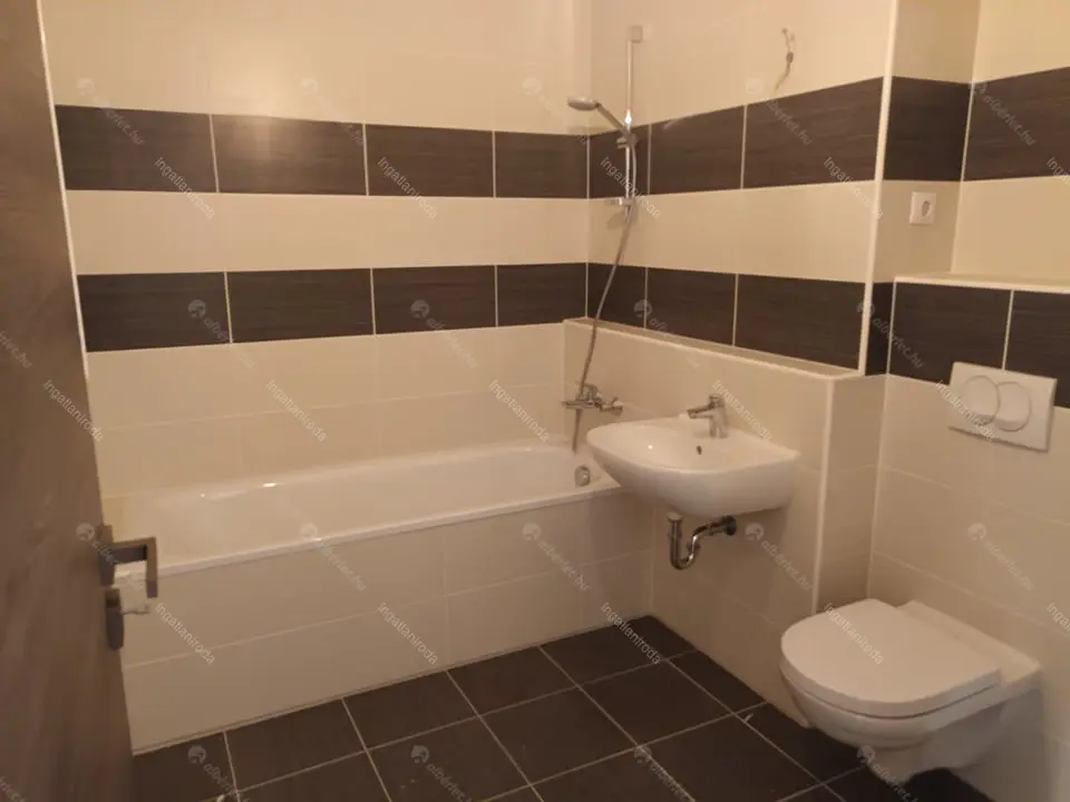 Kiadó albérlet 280000 Ft/hó áron: Budapest, VIII. kerület  Corvin sétány. Mérete: 46 nm, 2 szobás | Alberlet.hu - 6674535