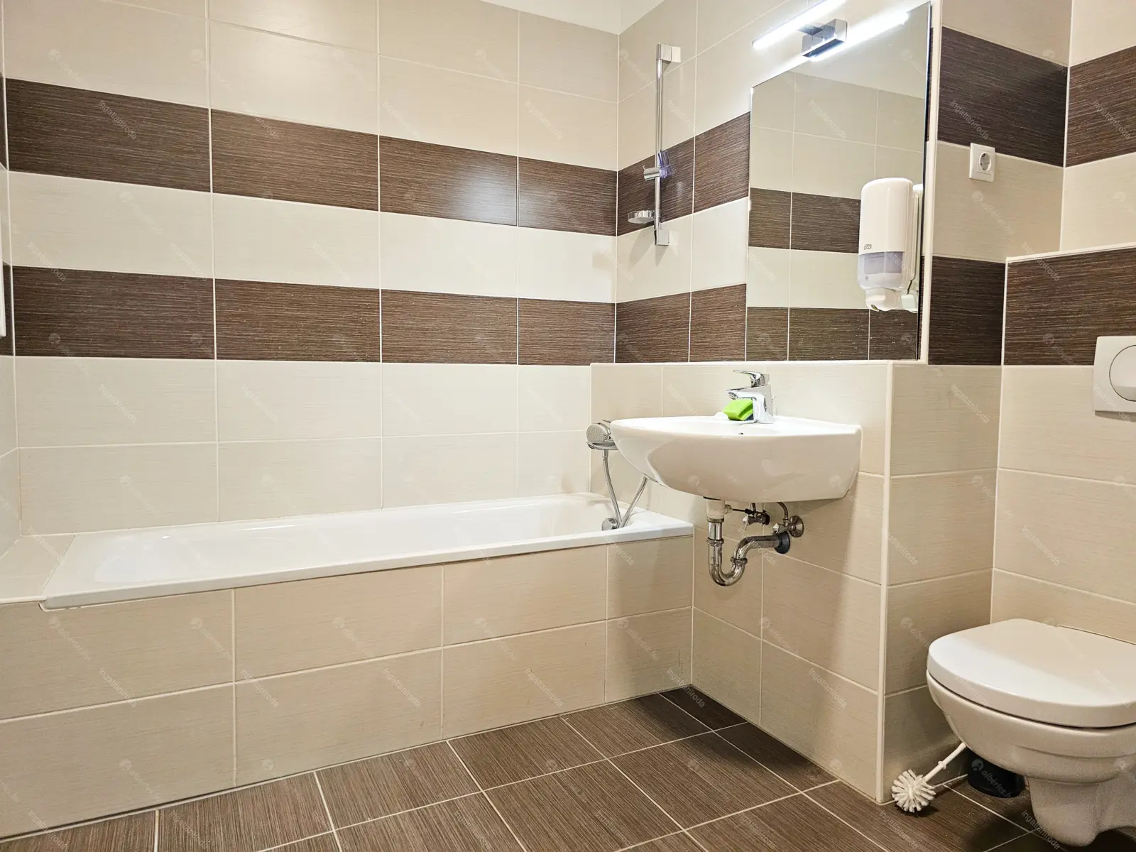 Kiadó albérlet 280000 Ft/hó áron: Budapest, VIII. kerület  Corvin sétány. Mérete: 46 nm, 2 szobás | Alberlet.hu - 6709289