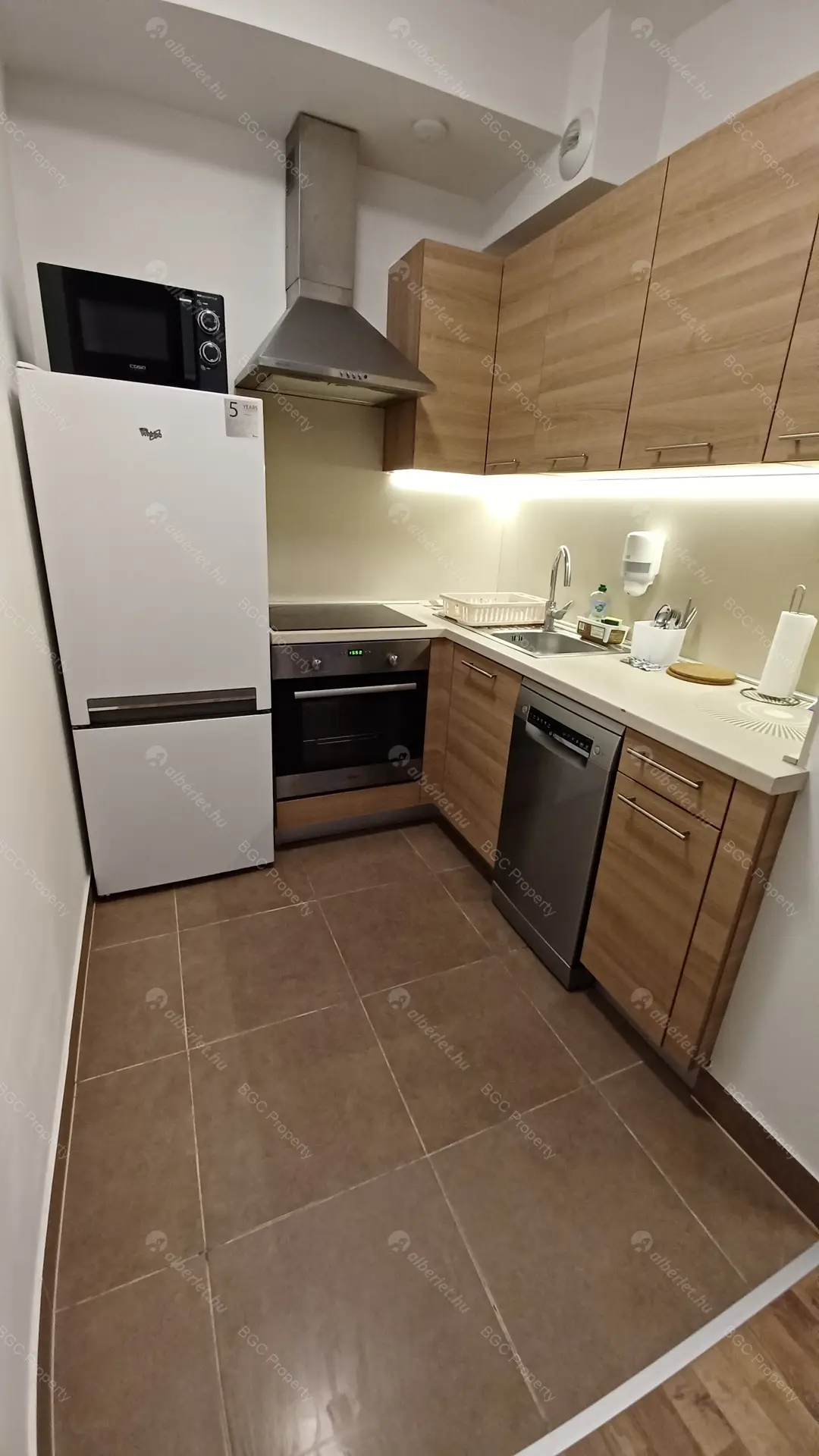 Kiadó albérlet 330000 Ft/hó áron: Budapest, VIII. kerület  Corvin sétány. Mérete: 47 nm, 1 szobás | Alberlet.hu - 6148637