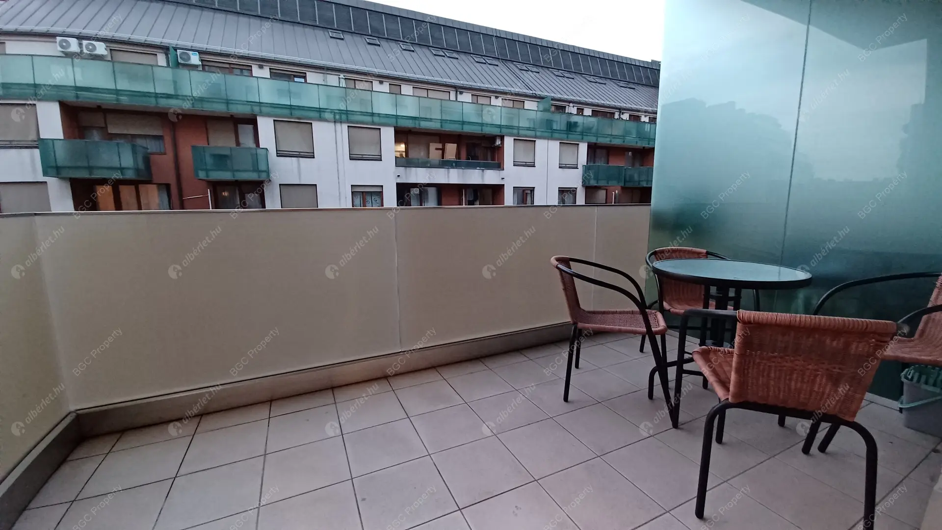 Kiadó albérlet 330000 Ft/hó áron: Budapest, VIII. kerület  Corvin sétány. Mérete: 47 nm, 1 szobás | Alberlet.hu - 6148640