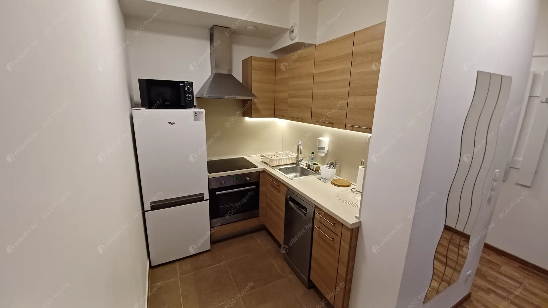 Kiadó albérlet 330000 Ft/hó áron: Budapest, VIII. kerület  Corvin sétány. Mérete: 47 nm, 1 szobás | Alberlet.hu - 6148647