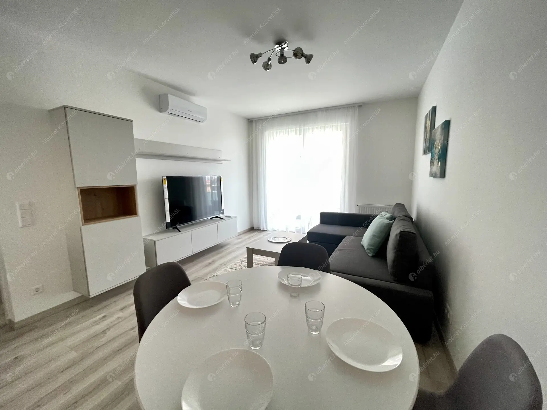 Kiadó albérlet 300000 Ft/hó áron: Budapest, VIII. kerület  Corvin sétány. Mérete: 47 nm, 1 szobás | Alberlet.hu - 6555224