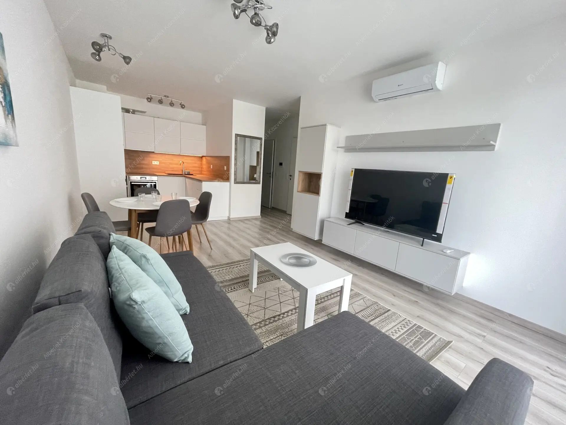 Kiadó albérlet 300000 Ft/hó áron: Budapest, VIII. kerület  Corvin sétány. Mérete: 47 nm, 1 szobás | Alberlet.hu - 6555225