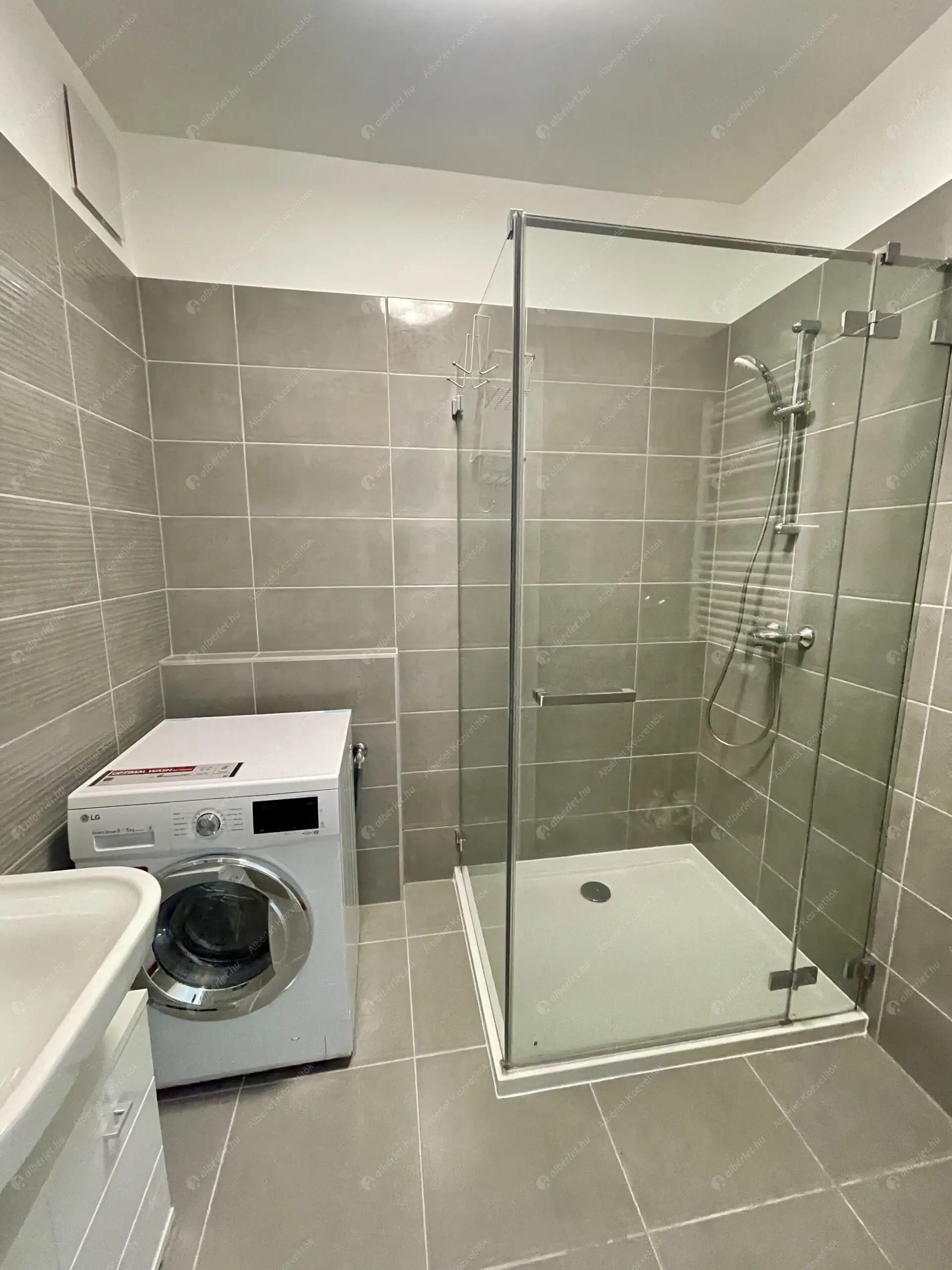 Kiadó albérlet 300000 Ft/hó áron: Budapest, VIII. kerület  Corvin sétány. Mérete: 47 nm, 1 szobás | Alberlet.hu - 6555235