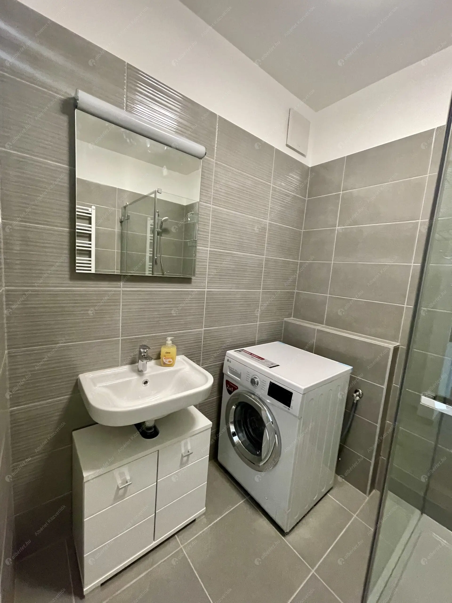 Kiadó albérlet 300000 Ft/hó áron: Budapest, VIII. kerület  Corvin sétány. Mérete: 47 nm, 1 szobás | Alberlet.hu - 6555236