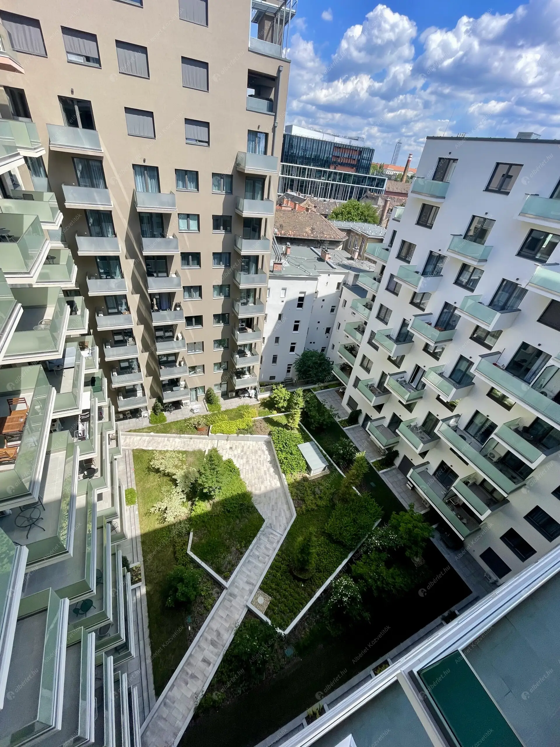 Kiadó albérlet 300000 Ft/hó áron: Budapest, VIII. kerület  Corvin sétány. Mérete: 47 nm, 1 szobás | Alberlet.hu - 6555240