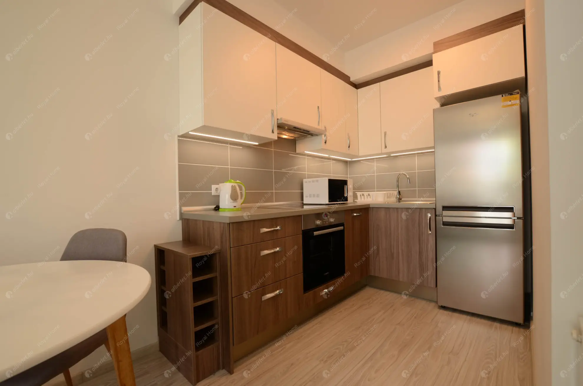 Kiadó albérlet 299000 Ft/hó áron: Budapest, VIII. kerület  Corvin sétány. Mérete: 47 nm, 1 szobás | Alberlet.hu - 6605584