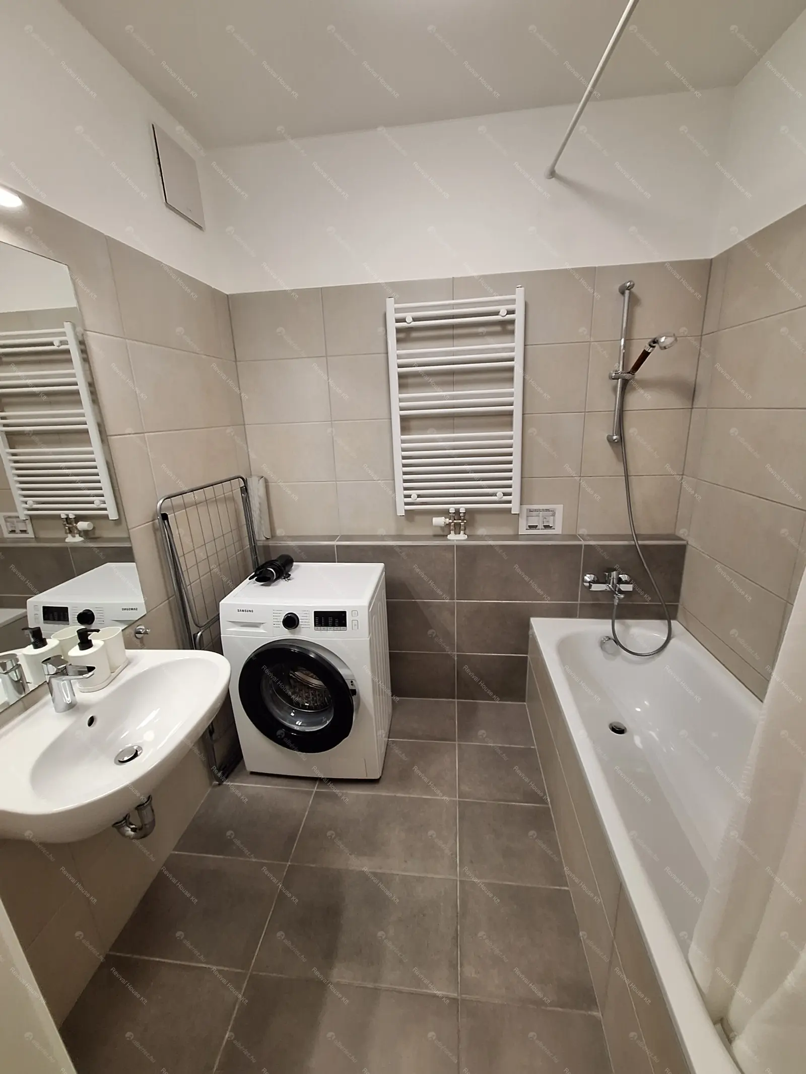 Kiadó albérlet 310000 Ft/hó áron: Budapest, VIII. kerület  Corvin sétány. Mérete: 47 nm, 2 szobás | Alberlet.hu - 6644885