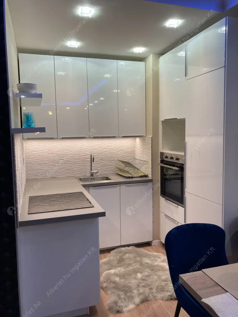 Kiadó albérlet 340000 Ft/hó áron: Budapest, VIII. kerület  Corvin sétány. Mérete: 48 nm, 2 szobás | Alberlet.hu - 6581253