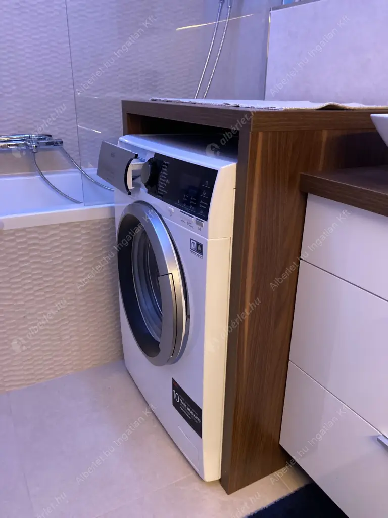 Kiadó albérlet 340000 Ft/hó áron: Budapest, VIII. kerület  Corvin sétány. Mérete: 48 nm, 2 szobás | Alberlet.hu - 6581264