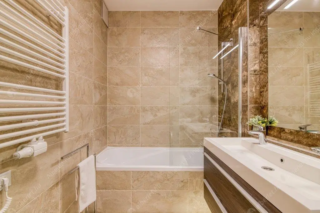 Kiadó albérlet 415000 Ft/hó áron: Budapest, VIII. kerület  Corvin sétány. Mérete: 48 nm, 2 szobás | Alberlet.hu - 6621866