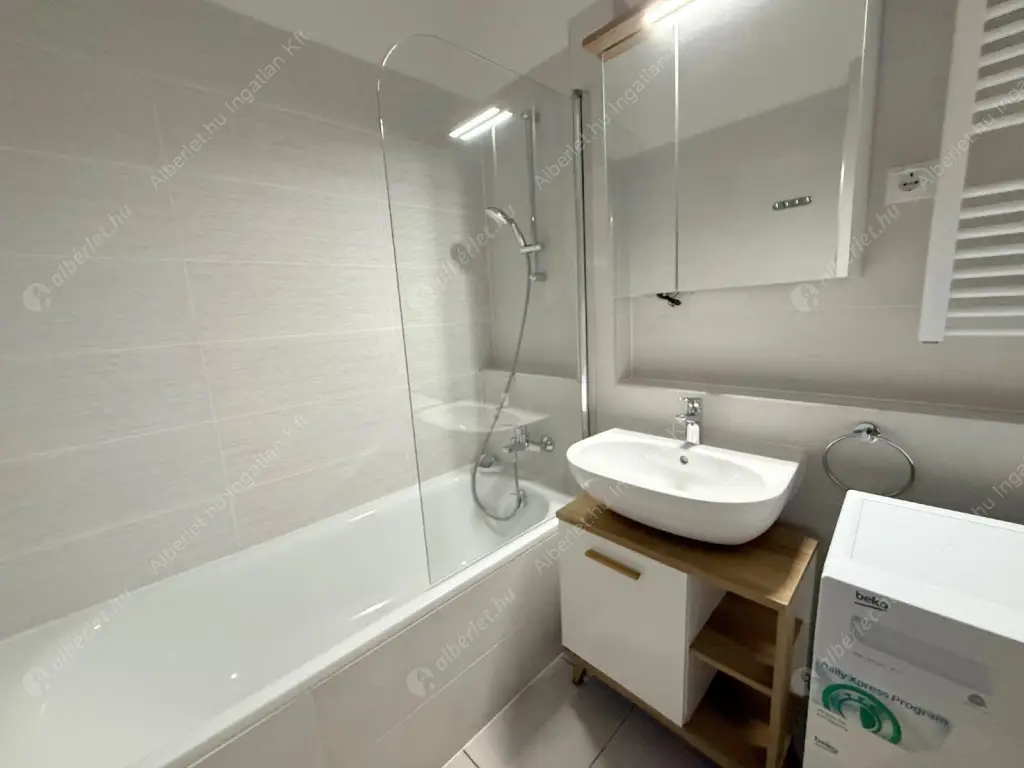 Kiadó albérlet 350000 Ft/hó áron: Budapest, VIII. kerület  Corvin sétány. Mérete: 48 nm, 2 szobás | Alberlet.hu - 6630015