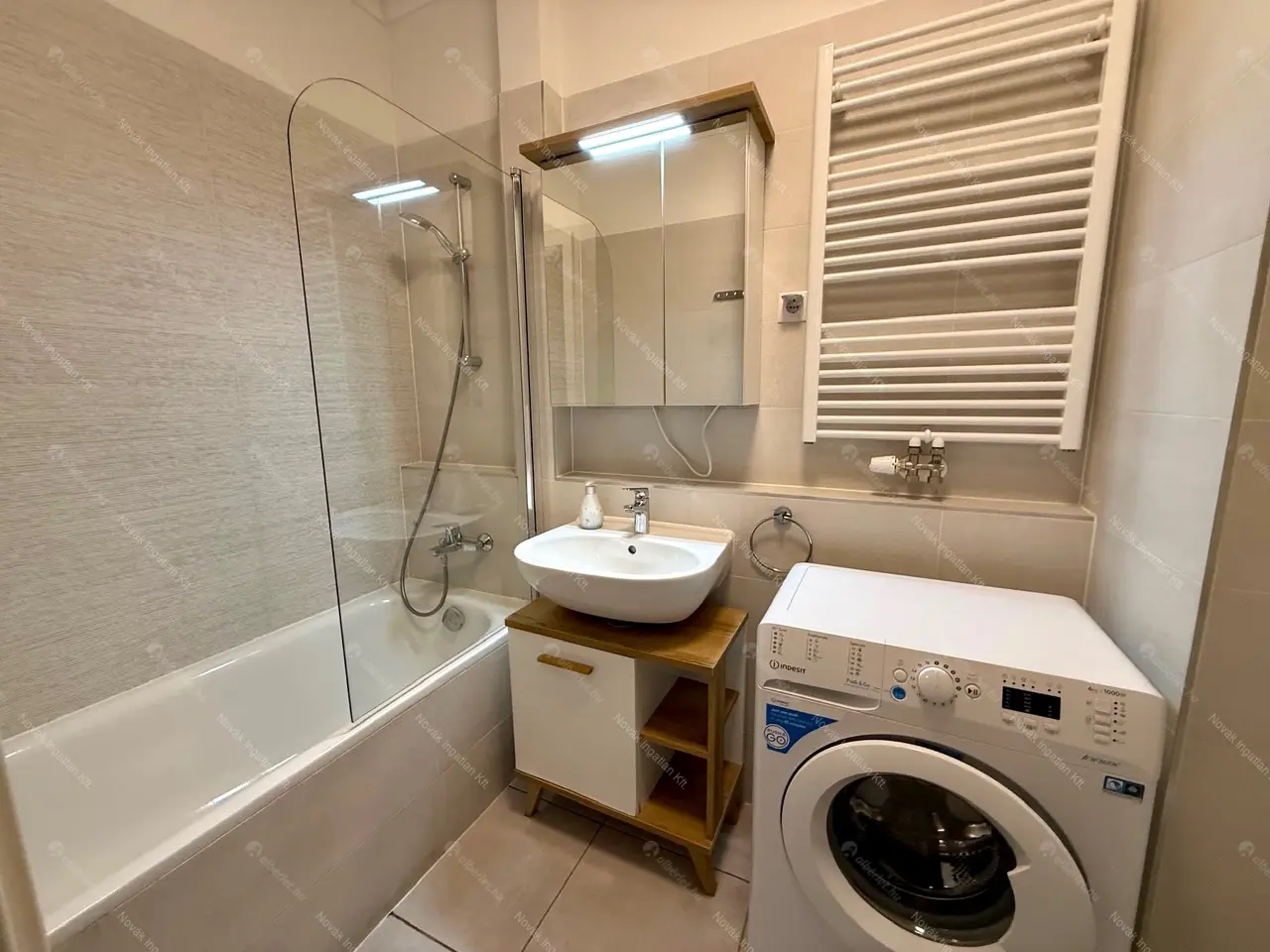 Kiadó albérlet 350000 Ft/hó áron: Budapest, VIII. kerület  Corvin sétány. Mérete: 48 nm, 2 szobás | Alberlet.hu - 6646825