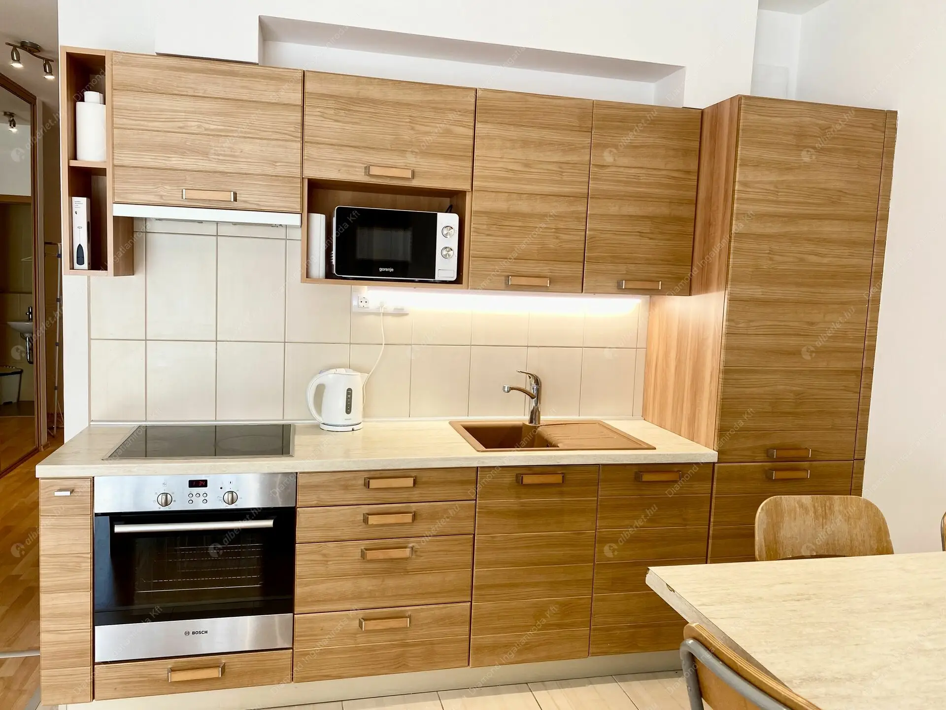 Kiadó albérlet 240000 Ft/hó áron: Budapest, VIII. kerület  Corvin sétány. Mérete: 49 nm, 2 szobás | Alberlet.hu - 6264545