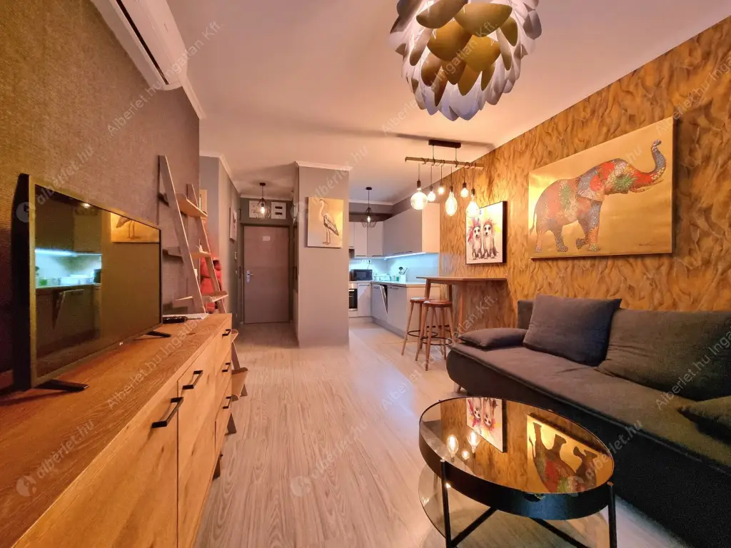 Kiadó albérlet 360000 Ft/hó áron: Budapest, VIII. kerület  Corvin sétány. Mérete: 50 nm, 2 szobás | Alberlet.hu - 6610725