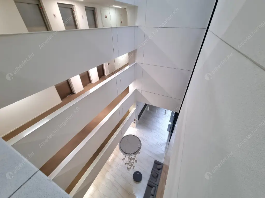 Kiadó albérlet 360000 Ft/hó áron: Budapest, VIII. kerület  Corvin sétány. Mérete: 50 nm, 2 szobás | Alberlet.hu - 6610745