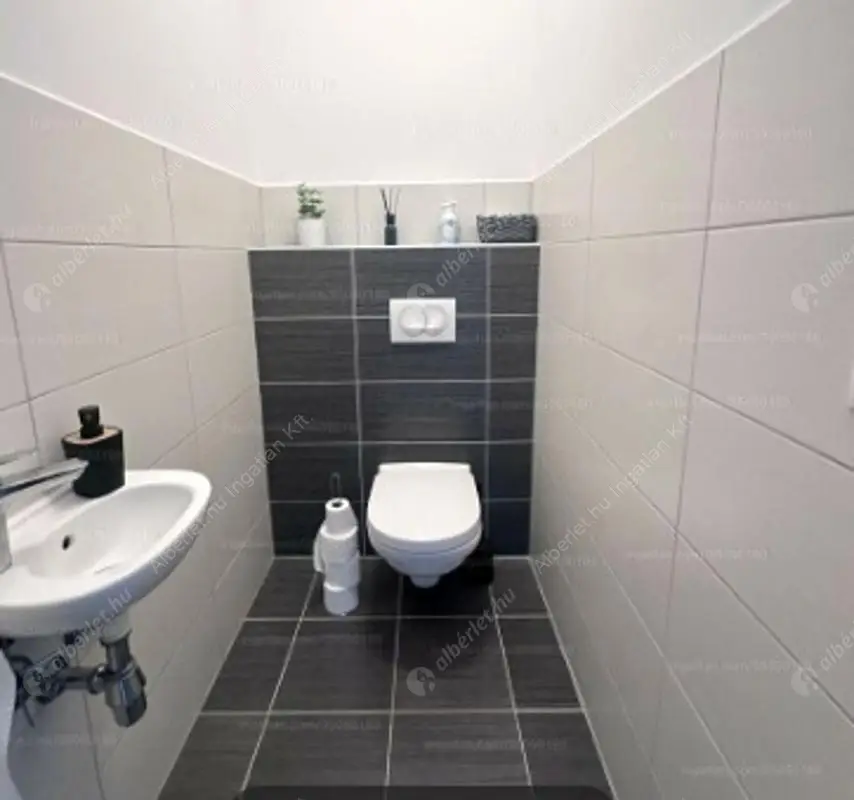 Kiadó albérlet 340000 Ft/hó áron: Budapest, VIII. kerület  Corvin sétány. Mérete: 50 nm, 2 szobás | Alberlet.hu - 6628938