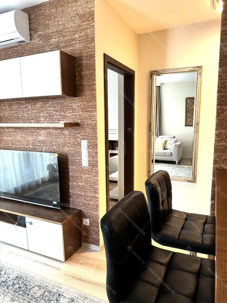 Kiadó albérlet 350000 Ft/hó áron: Budapest, VIII. kerület  Corvin sétány. Mérete: 50 nm, 2 szobás | Alberlet.hu - 6661734