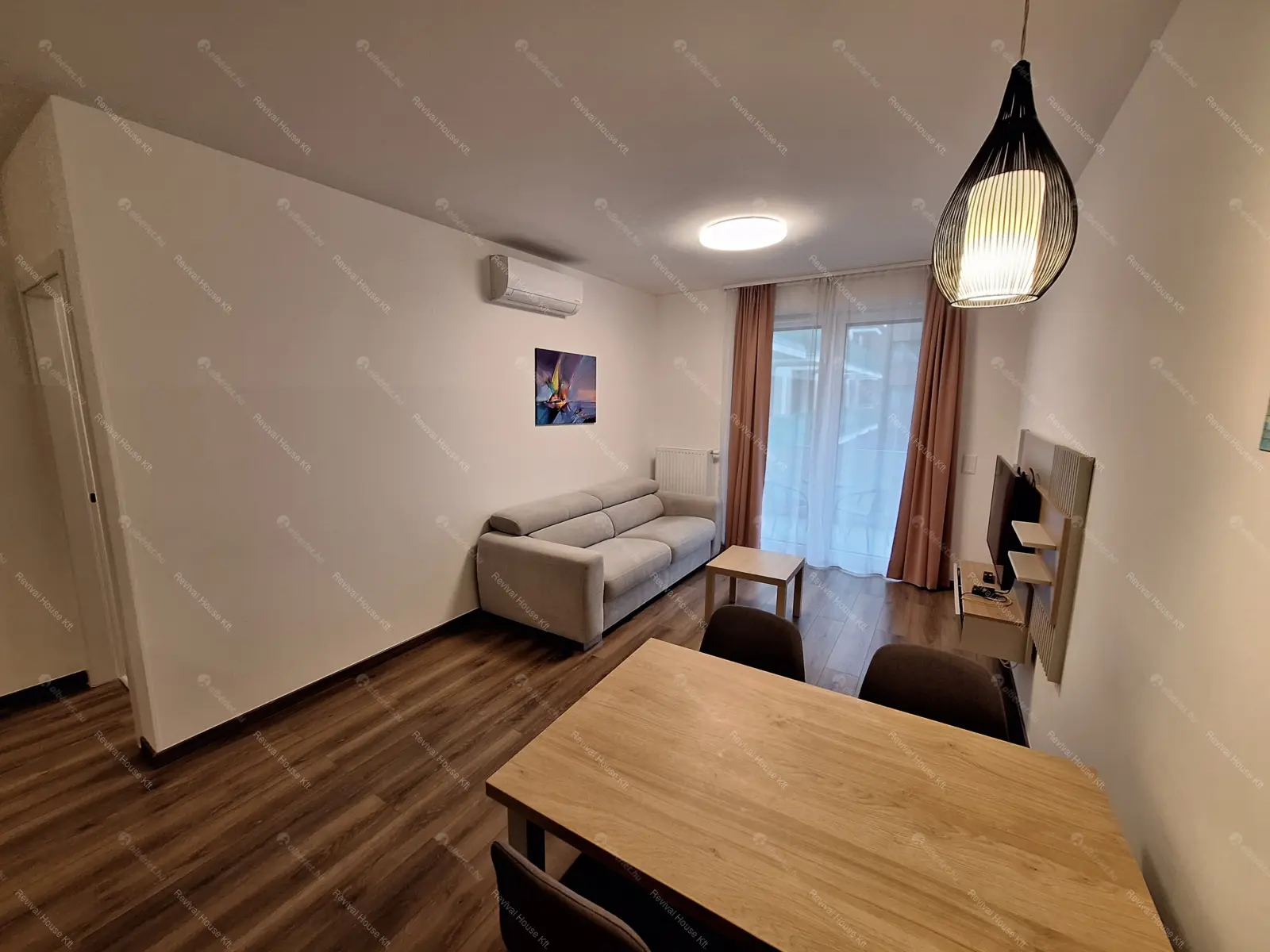 Kiadó albérlet 330000 Ft/hó áron: Budapest, VIII. kerület  Corvin sétány. Mérete: 52 nm, 2 szobás | Alberlet.hu - 6644803