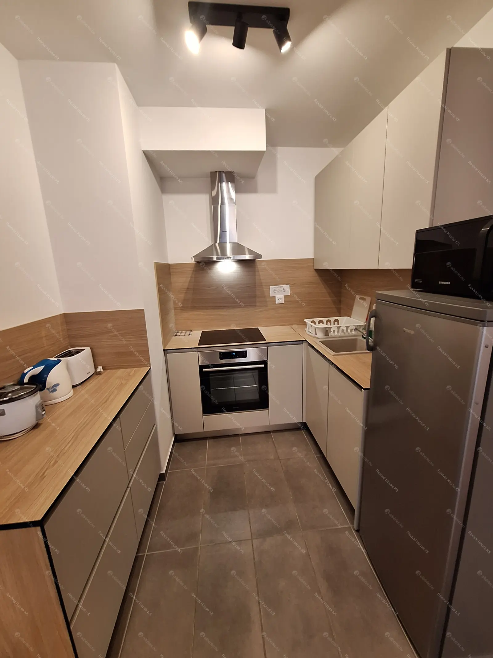 Kiadó albérlet 330000 Ft/hó áron: Budapest, VIII. kerület  Corvin sétány. Mérete: 52 nm, 2 szobás | Alberlet.hu - 6644804