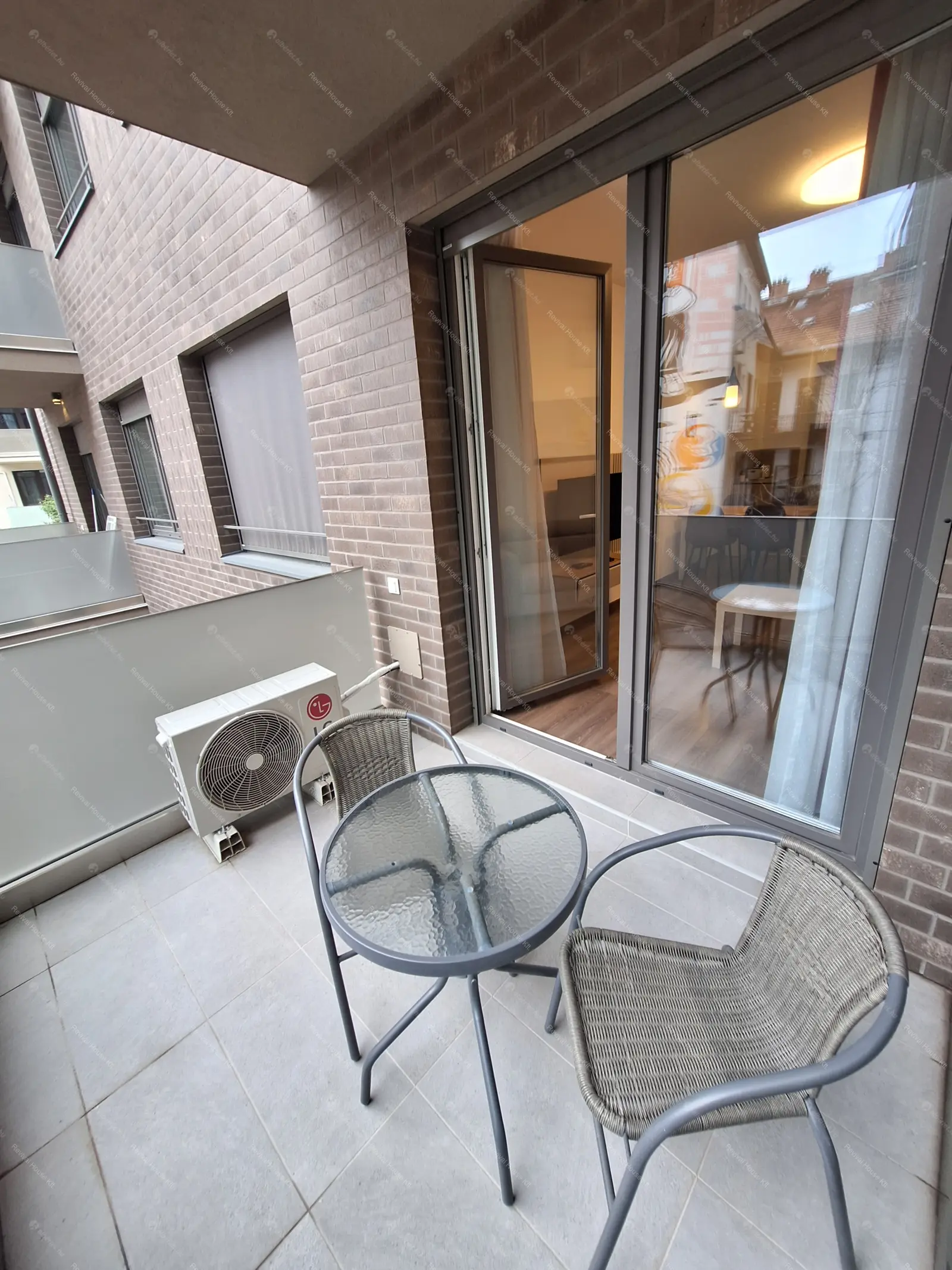 Kiadó albérlet 330000 Ft/hó áron: Budapest, VIII. kerület  Corvin sétány. Mérete: 52 nm, 2 szobás | Alberlet.hu - 6644813