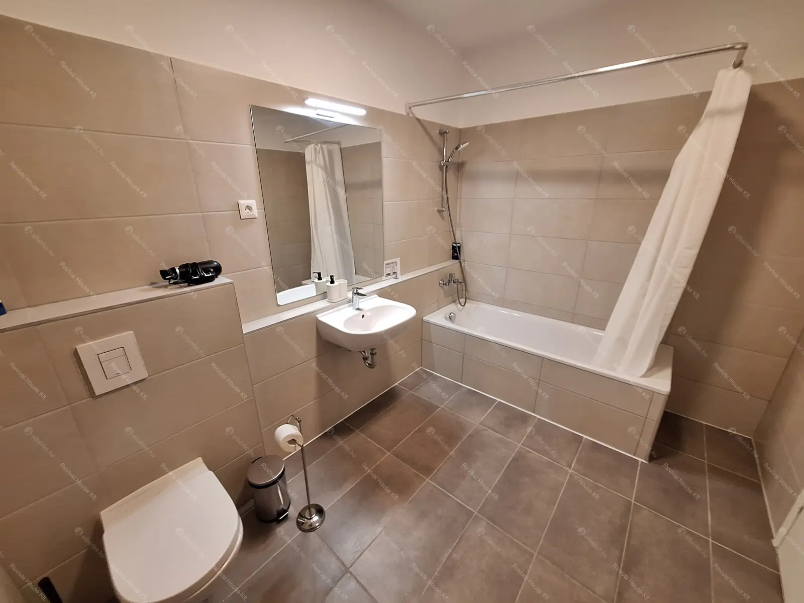 Kiadó albérlet 330000 Ft/hó áron: Budapest, VIII. kerület  Corvin sétány. Mérete: 52 nm, 2 szobás | Alberlet.hu - 6644820