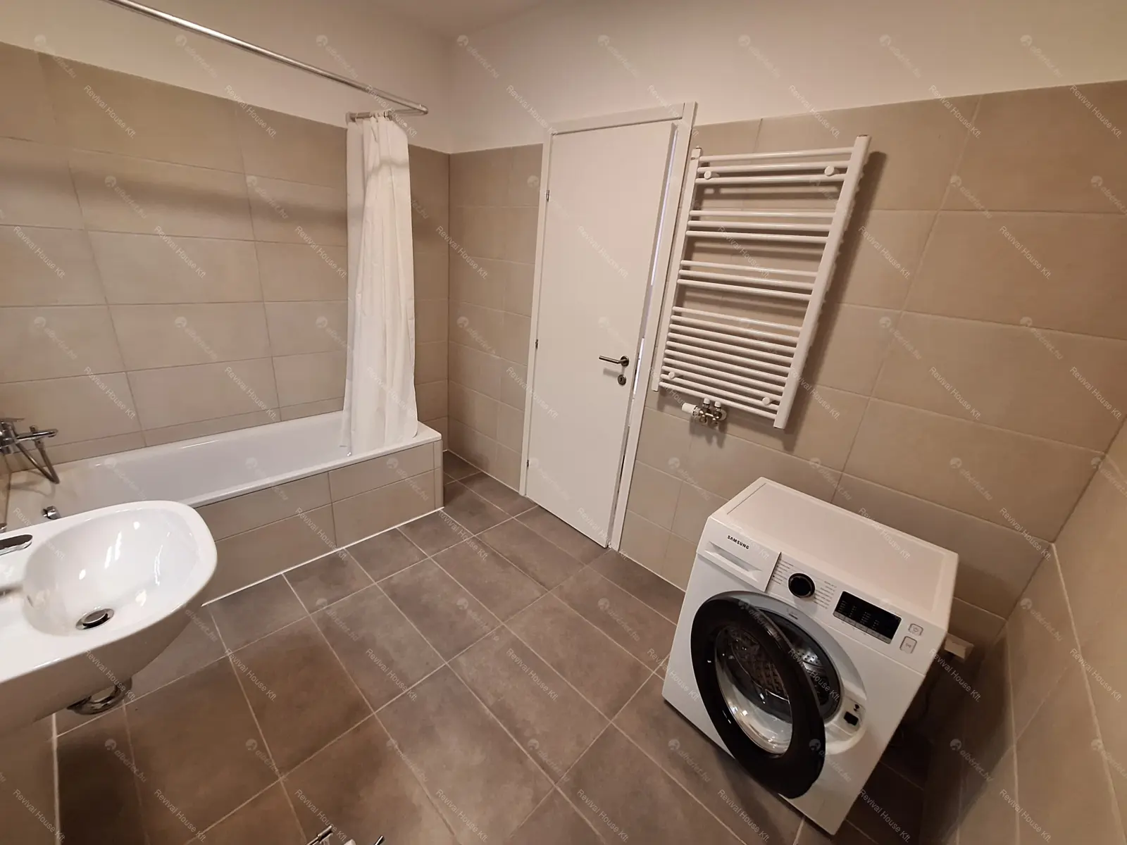 Kiadó albérlet 330000 Ft/hó áron: Budapest, VIII. kerület  Corvin sétány. Mérete: 52 nm, 2 szobás | Alberlet.hu - 6644821