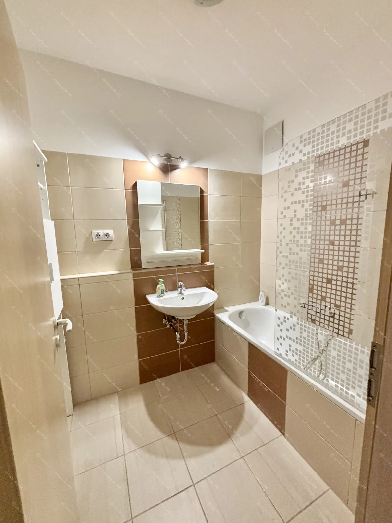 Kiadó albérlet 340000 Ft/hó áron: Budapest, VIII. kerület  Corvin sétány. Mérete: 52 nm, 2 szobás | Alberlet.hu - 6674560