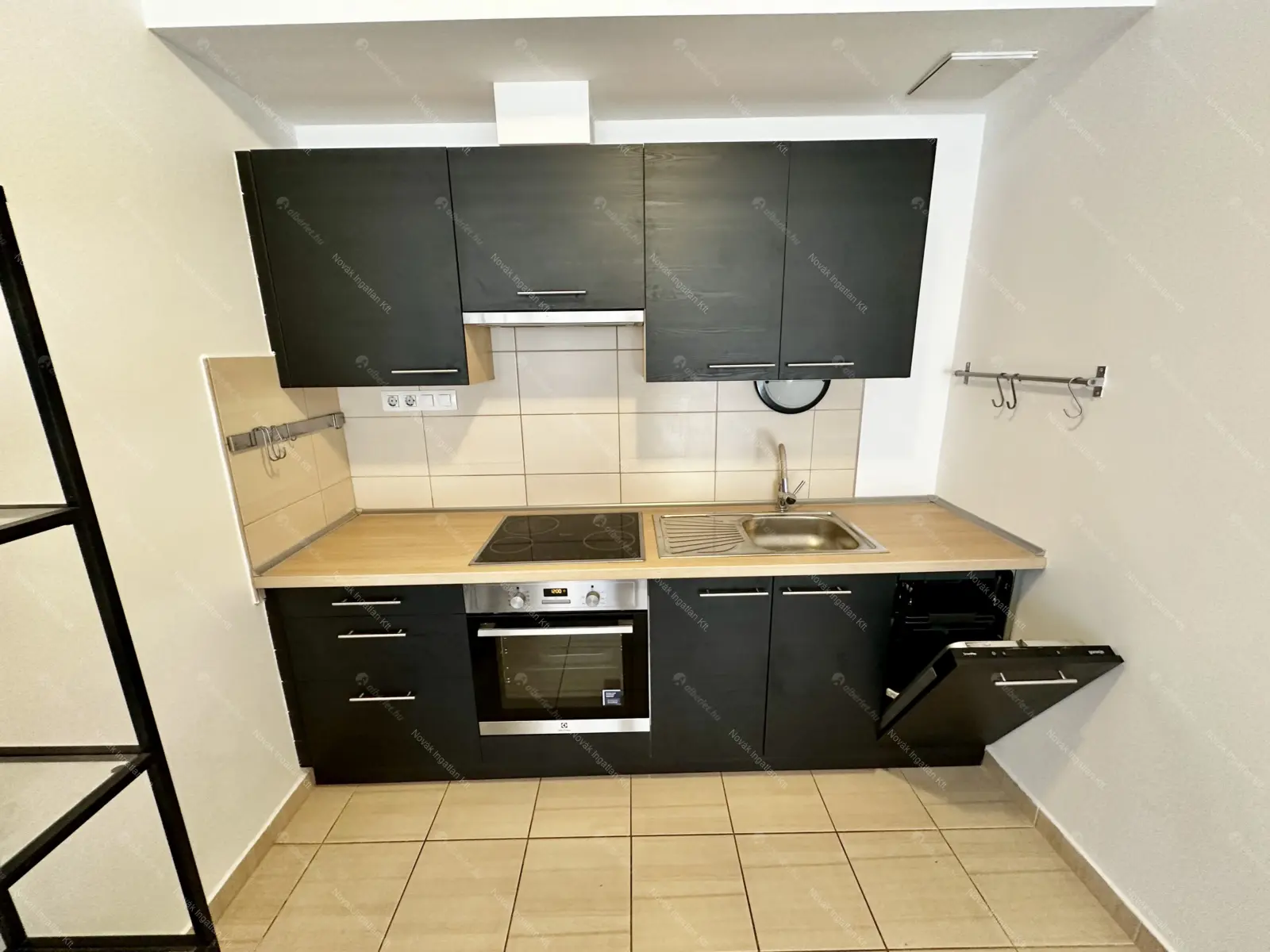 Kiadó albérlet 340000 Ft/hó áron: Budapest, VIII. kerület  Corvin sétány. Mérete: 52 nm, 2 szobás | Alberlet.hu - 6677545