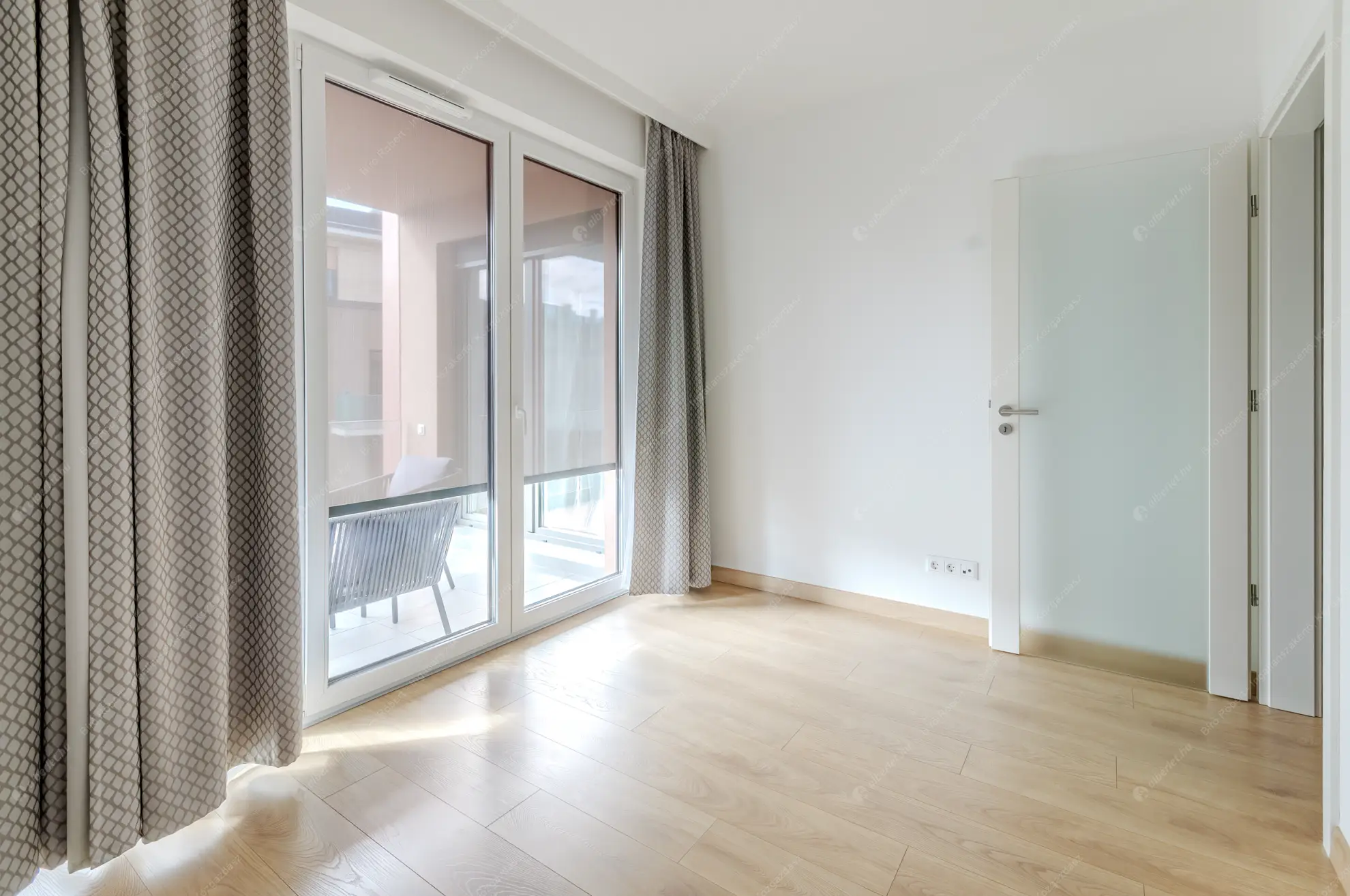 Kiadó albérlet 400000 Ft/hó áron: Budapest, VIII. kerület  Corvin sétány. Mérete: 62 nm, 3 szobás | Alberlet.hu - 6555053