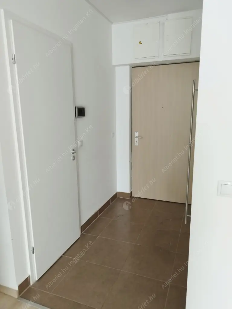 Kiadó albérlet 450000 Ft/hó áron: Budapest, VIII. kerület  Corvin sétány. Mérete: 64 nm, 3 szobás | Alberlet.hu - 6559339