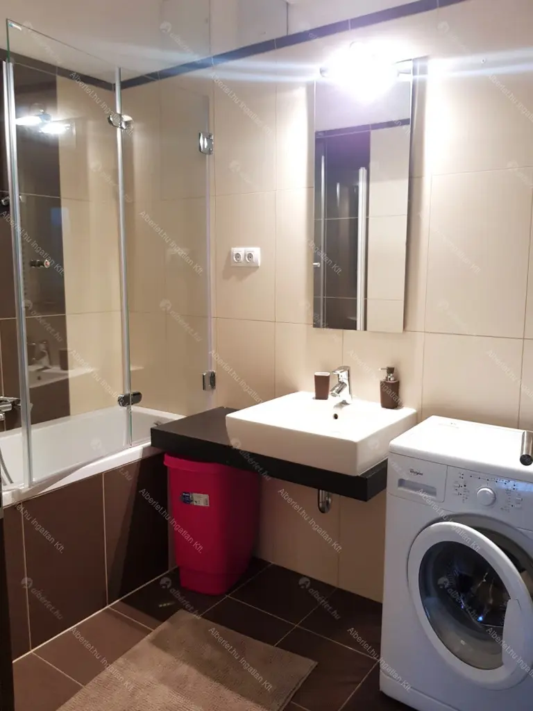 Kiadó albérlet 350000 Ft/hó áron: Budapest, VIII. kerület  Corvin sétány. Mérete: 64 nm, 2 szobás | Alberlet.hu - 6645321